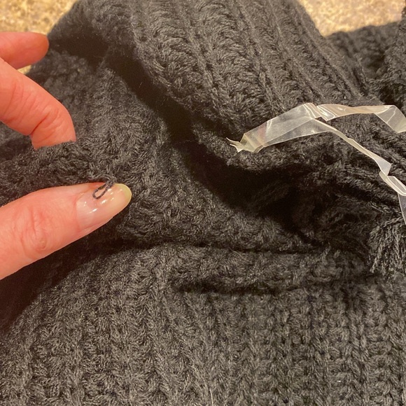 Windsor Black Knot Fringe Black Sweater XS - Picture 12 of 15